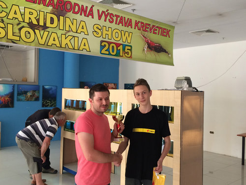 Pohar a krmiva odovzdava p. Budai ml